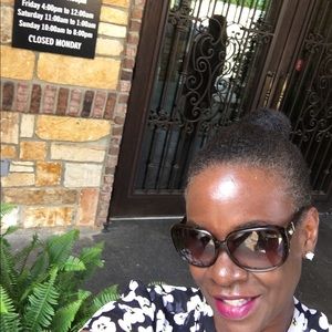 Meet your Posher, Sharain